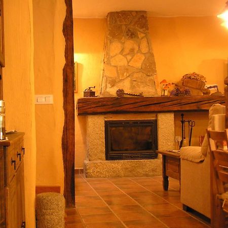Hostal Rural Las Cuatro Calles San Martín del Pimpollar Exterior foto