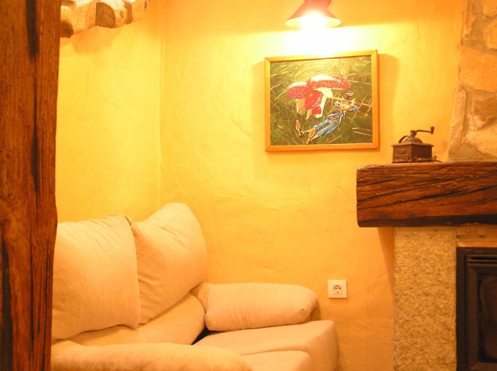 Hostal Rural Las Cuatro Calles San Martín del Pimpollar Exterior foto