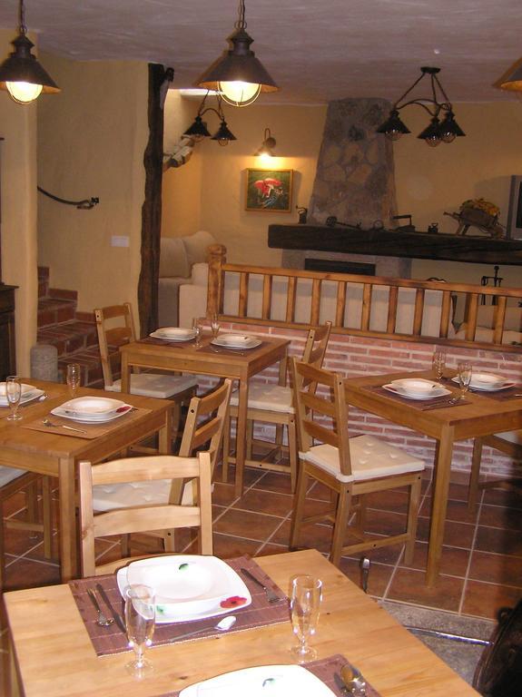Hostal Rural Las Cuatro Calles San Martín del Pimpollar Exterior foto